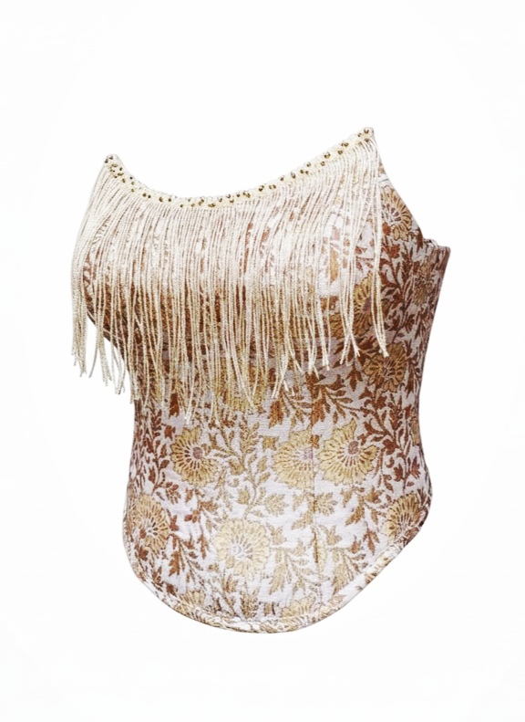 استایل تاپ مجلسی دخترانه دکلته ژاکارد بژ و طلایی با شلوار یا دامن فاقبلند اگه بخوای، قدم بعدی میتونیم متن جایگزین (Alt) همه این تصاویر) هم درست کنیم تا Yoast کاملاً سبز و آماده آپلود بشه 🌸 میخوای همینو انجام بدیم؟